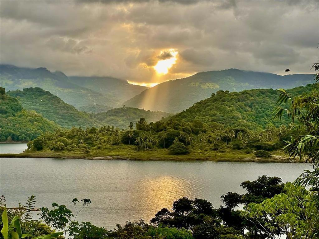 The Glasshouse Victoria Villa, Kandy ดิกานา ภายนอก รูปภาพ